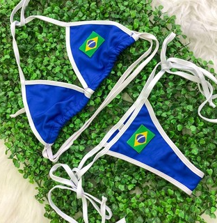 Biquinis e saídas de praia em macrame